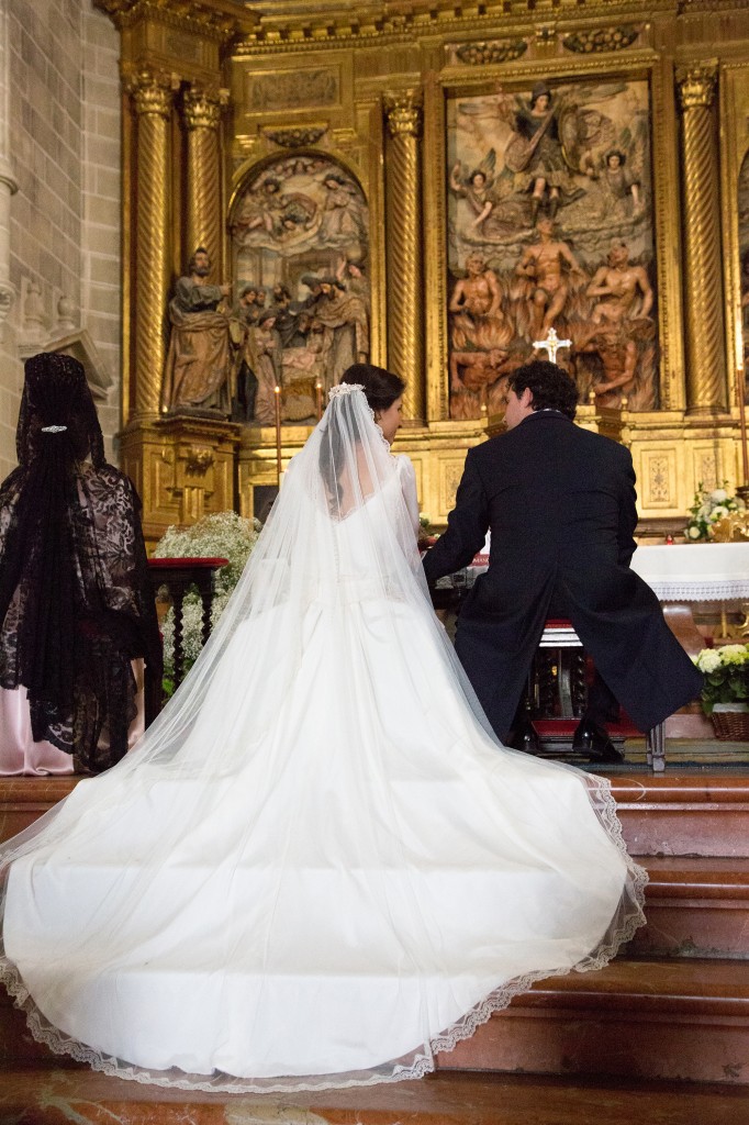 La boda de Sandra y Angel. Novias Beatriz Älvaro. Alta Costura. Madrid 
