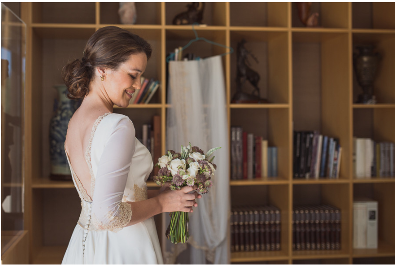 Hoy en el blog de Beatriz Alvaro os desvelamos los detalles del vestido de novia de Mónica