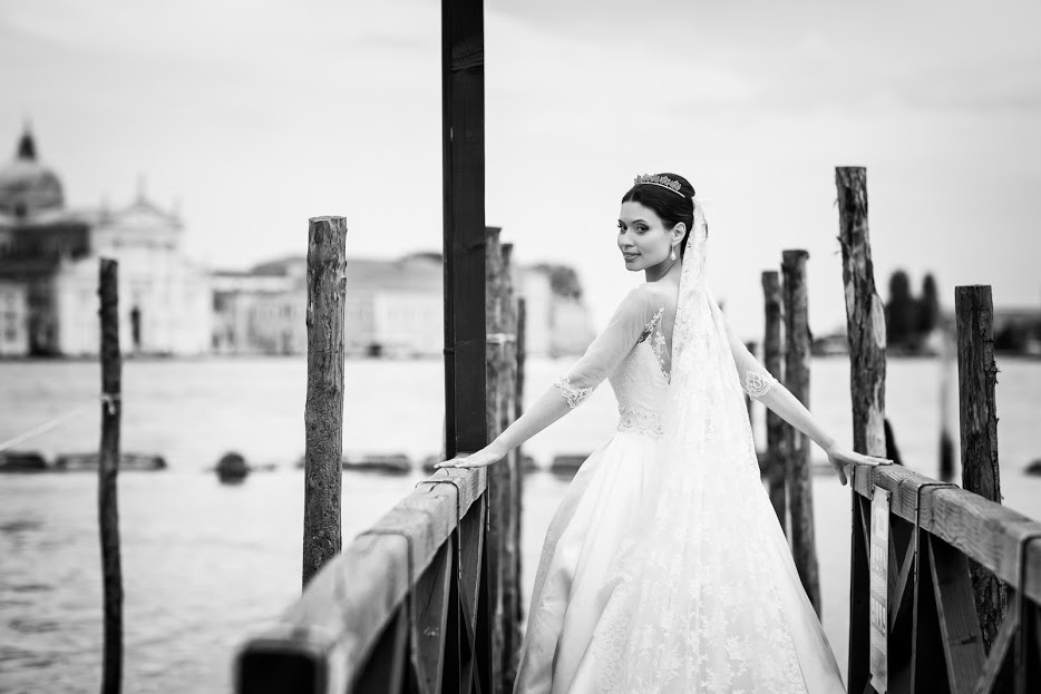 Descubre en el blog de Beatriz Alvaro el maravilloso vestido de novia de Daniela para su boda en Venecia