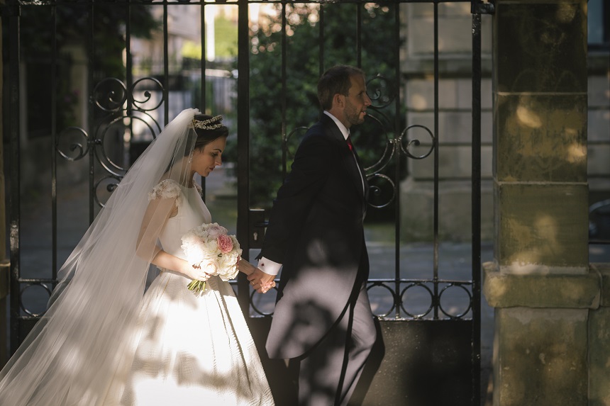 Así fue la boda Victoria, nuestra protagonista de hoy en el blog de Beatriz Alvaro. ¡Te contamos todos los detalles de su vestido de novia brocado!