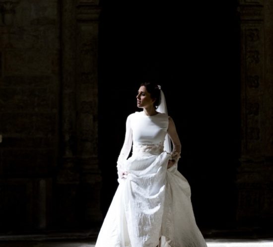 Vestido de novia en brocado de seda natural con bordado en 3D en rosa cuarzo en el blog de Beatriz Alvaro,