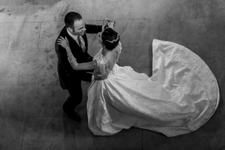 Vestido de novia en brocado de seda natural con bordado en 3D en rosa cuarzo en el blog de Beatriz Alvaro