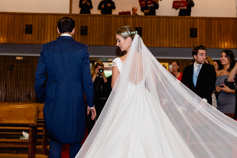el vestido de novia en jacquard de seda natural de Patricia en el blog de Beatriz Alvaro