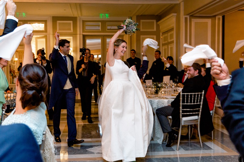 el vestido de novia en jacquard de seda natural de Patricia en el blog de Beatriz Alvaro